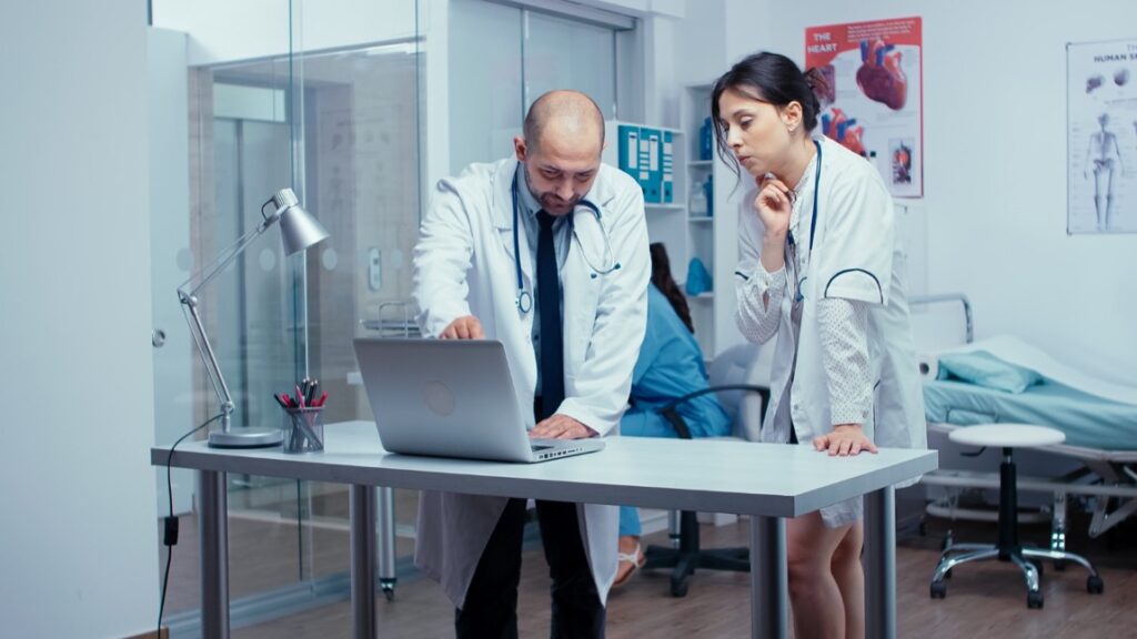 Szpitale w Polsce codziennie stają przed wyzwaniami zarówno medycznymi, jak i administracyjnymi